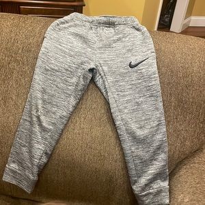 Gently used Nike sweatpants, size 6.